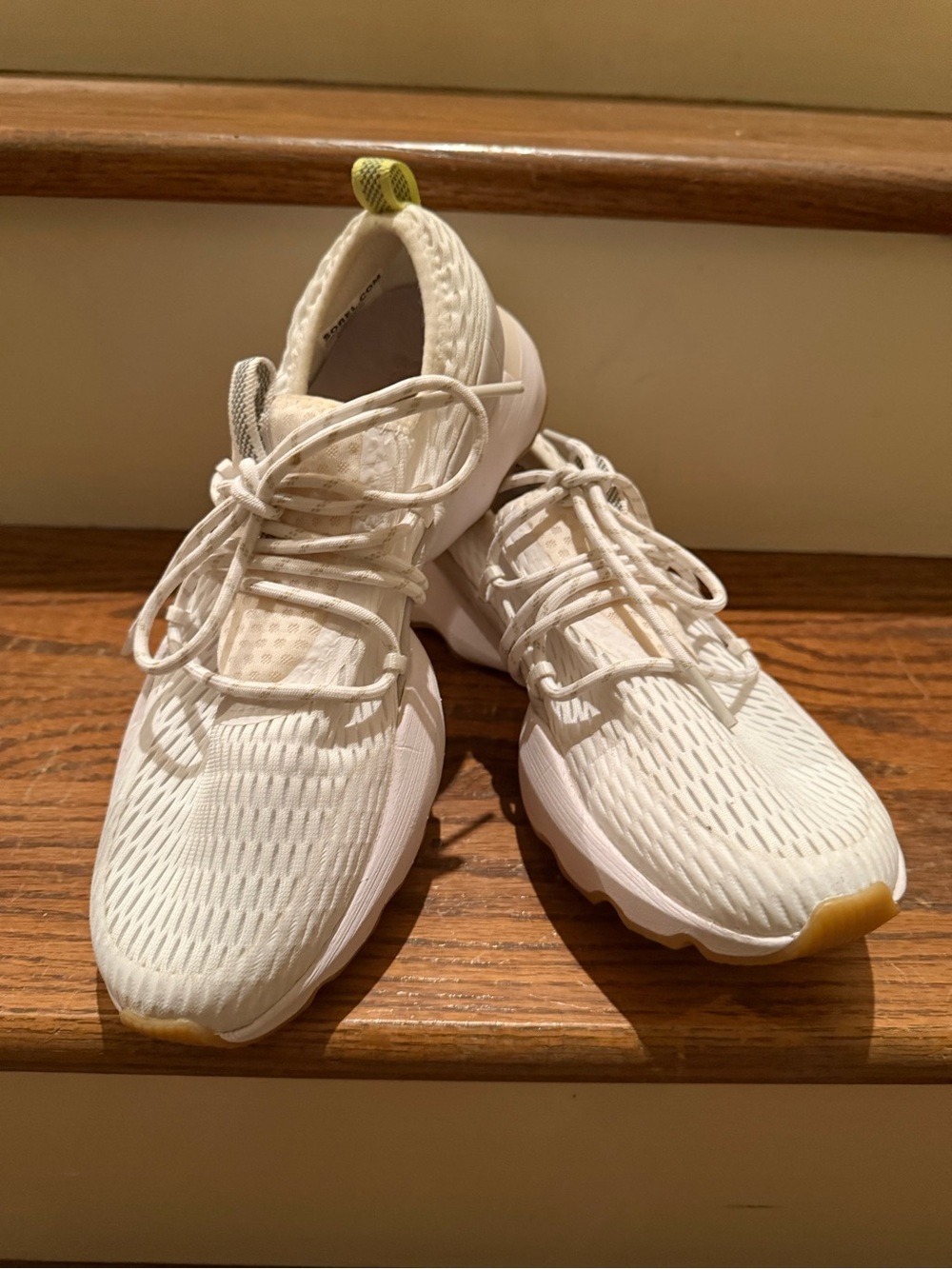 Sorel White Kinetic Impact Lace Sneakers EU 39 Neon Yellow Heel Size 8